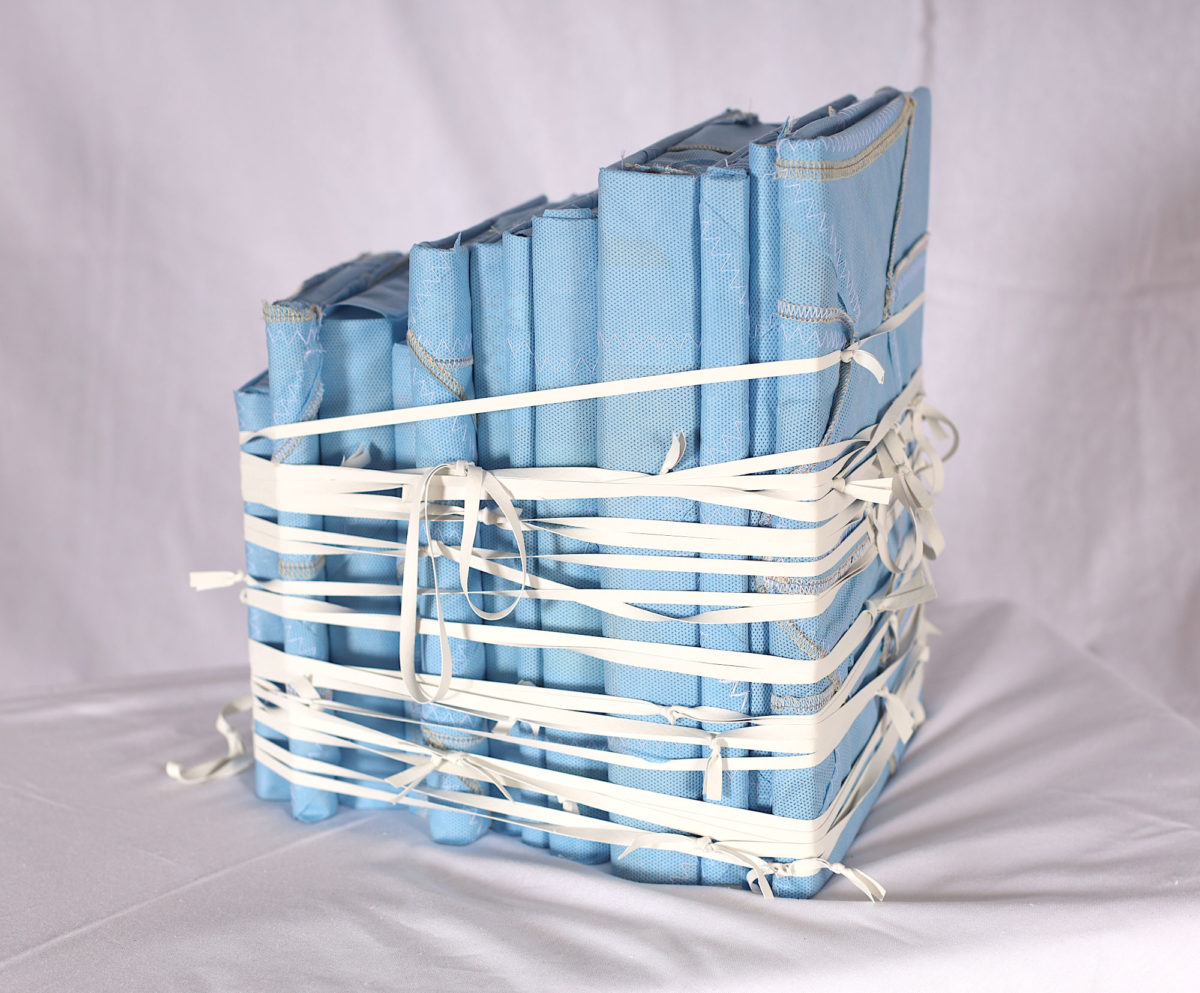 Confinés - livres, masques - 30x30x30